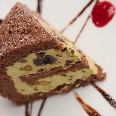 ズコット（ピスタチオのアイスケーキ）