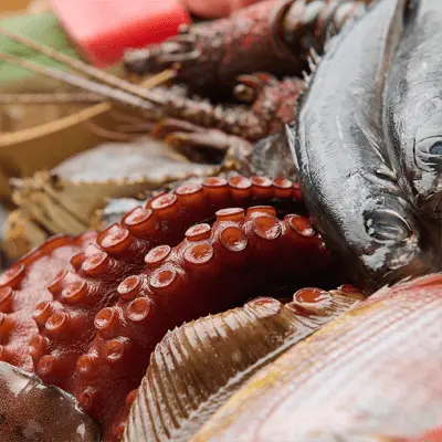 三浦半島の漁港で水揚げされた新鮮な魚介類を使用